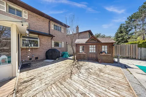 86 Robinson Crescent Whitby ON L1N 6W5