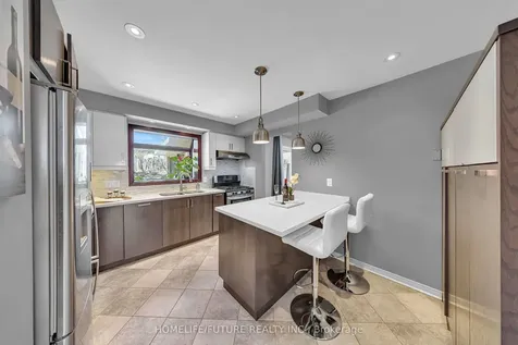 86 Robinson Crescent Whitby ON L1N 6W5