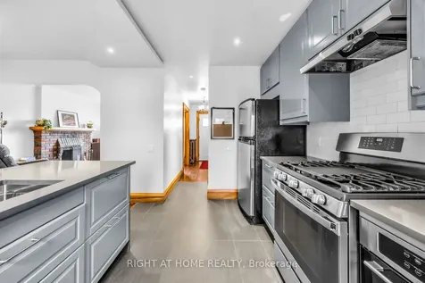 26 Maryland Boulevard Toronto ON M4C 5C9