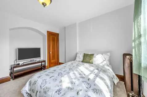 26 Maryland Boulevard Toronto ON M4C 5C9