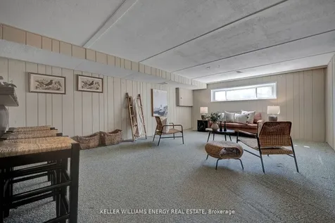 693 Waverly Street N Oshawa ON L1J 6C1