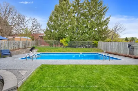 693 Waverly Street N Oshawa ON L1J 6C1