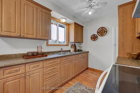 693 Waverly Street N Oshawa ON L1J 6C1