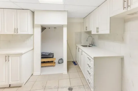 1518 Woodruff Crescent Pickering ON L1V 3S6