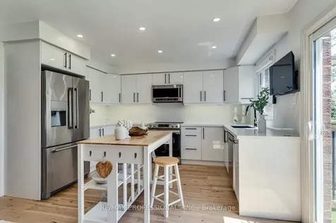32 Heaver Drive Whitby ON L1N 8X2