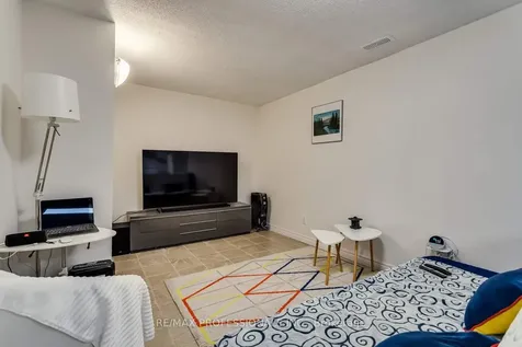 32 Heaver Drive Whitby ON L1N 8X2