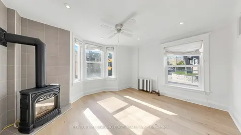 679 Woodbine Avenue Toronto ON M4E 2J3
