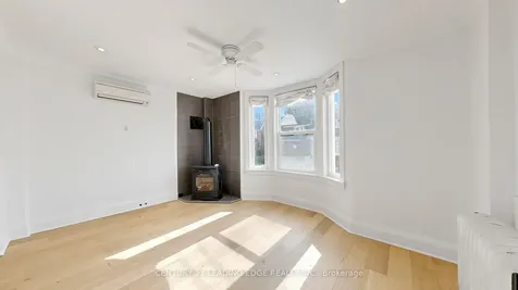 679 Woodbine Avenue Toronto ON M4E 2J3