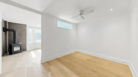 679 Woodbine Avenue Toronto ON M4E 2J3