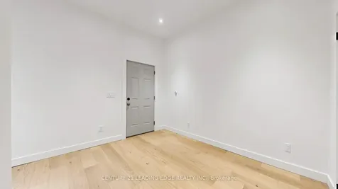 679 Woodbine Avenue Toronto ON M4E 2J3