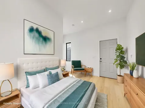 679 Woodbine Avenue Toronto ON M4E 2J3