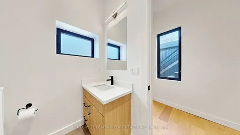 679 Woodbine Avenue Toronto ON M4E 2J3