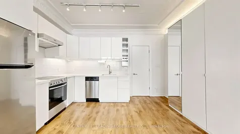 679 Woodbine Avenue Toronto ON M4E 2J3
