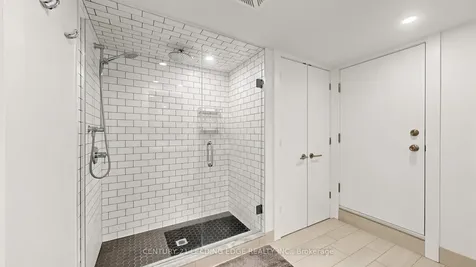 679 Woodbine Avenue Toronto ON M4E 2J3
