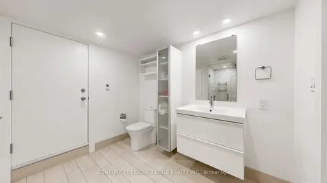 679 Woodbine Avenue Toronto ON M4E 2J3