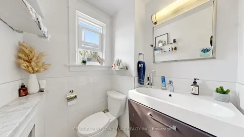 679 Woodbine Avenue Toronto ON M4E 2J3