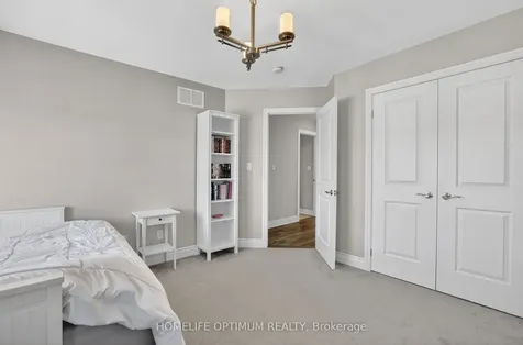 33 St Augustine Drive Whitby ON L1M 0L7