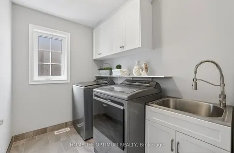 33 St Augustine Drive Whitby ON L1M 0L7