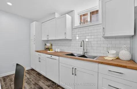 33 St Augustine Drive Whitby ON L1M 0L7