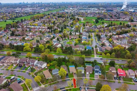 151 Goldhawk Trail Toronto ON M1V 1X1