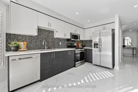 27 Merchants Avenue Whitby ON L1P 1S2