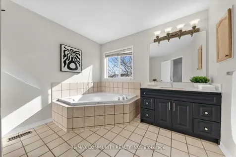 27 Merchants Avenue Whitby ON L1P 1S2