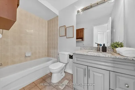 27 Merchants Avenue Whitby ON L1P 1S2