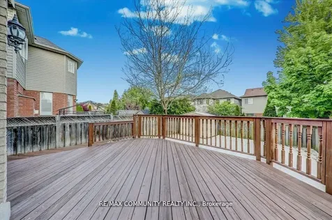 27 Merchants Avenue Whitby ON L1P 1S2