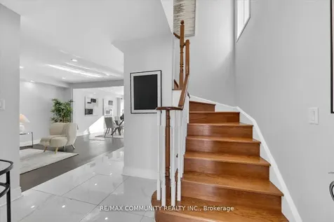 27 Merchants Avenue Whitby ON L1P 1S2