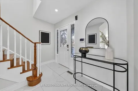 27 Merchants Avenue Whitby ON L1P 1S2