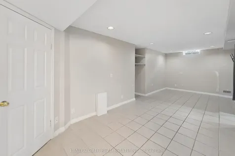 367 Concordia Court Oshawa ON L1G 8C3