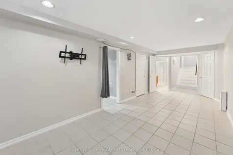 367 Concordia Court Oshawa ON L1G 8C3