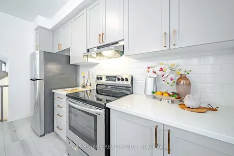 3342 Thunderbird Promenade Pickering ON L1X 0N1