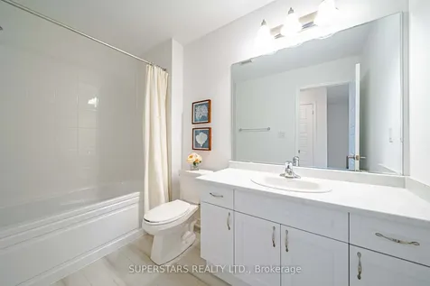 3342 Thunderbird Promenade Pickering ON L1X 0N1