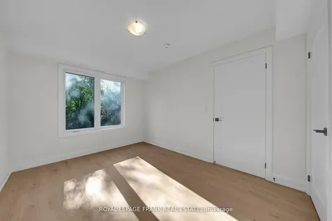 327 Anderson Avenue Oshawa ON L1J 2N8