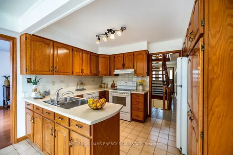565 Prestwick Drive Oshawa ON L1J 7P4