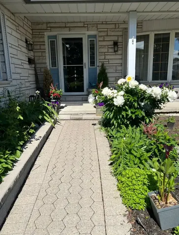 565 Prestwick Drive Oshawa ON L1J 7P4
