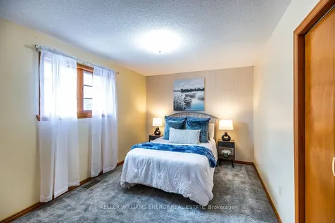 565 Prestwick Drive Oshawa ON L1J 7P4