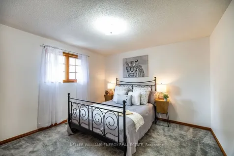 565 Prestwick Drive Oshawa ON L1J 7P4