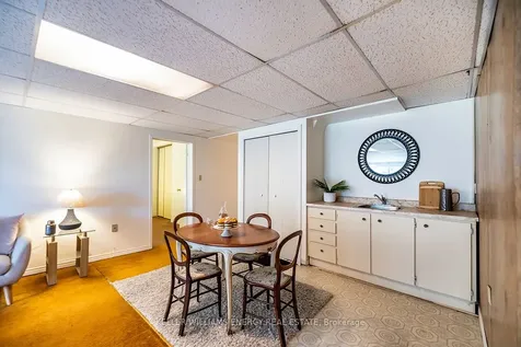 565 Prestwick Drive Oshawa ON L1J 7P4
