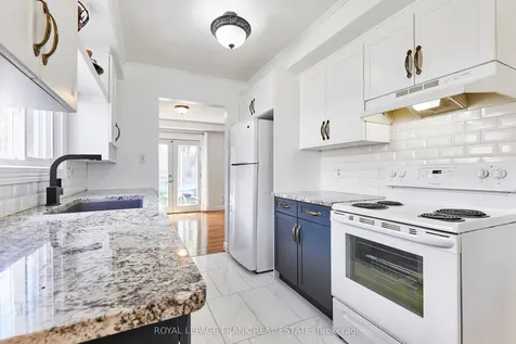 33 Overbank Drive Oshawa ON L1J 7X9