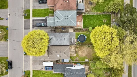 33 Overbank Drive Oshawa ON L1J 7X9