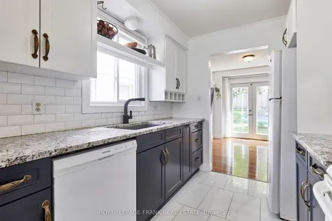 33 Overbank Drive Oshawa ON L1J 7X9