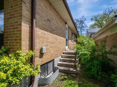 25 Stavely Avenue Toronto ON M1K 4P2