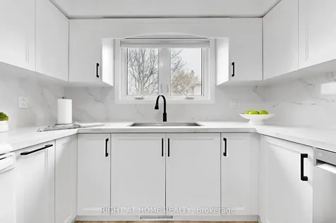 343 Fairlawn Street Oshawa ON L1J 4R2