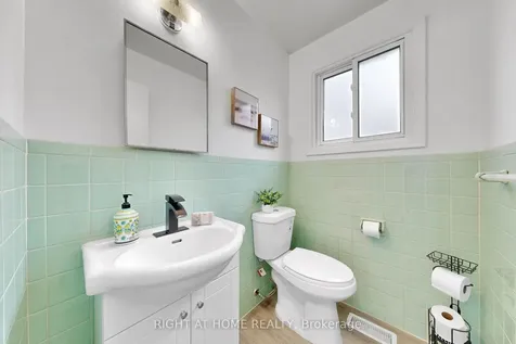 343 Fairlawn Street Oshawa ON L1J 4R2