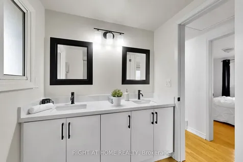 343 Fairlawn Street Oshawa ON L1J 4R2