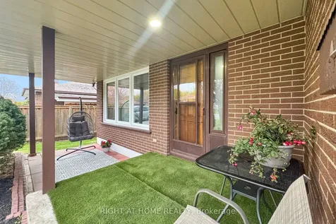 343 Fairlawn Street Oshawa ON L1J 4R2