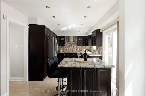 1539 Nipissing Court Pickering ON L1V 6T8