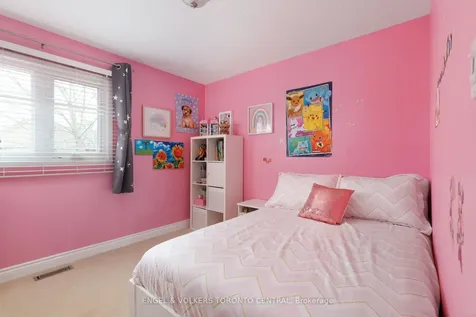 1539 Nipissing Court Pickering ON L1V 6T8